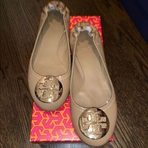 Tory Burch Reva 7.5 sand/gold